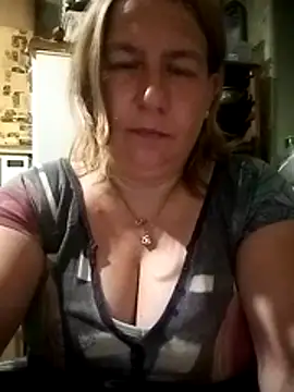 Snapshot of AnnaGlory38 chatting on June 10, 11:13 pm AnnaGlory38 online show from June 10, 11:13 pm