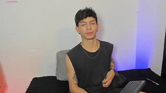 Snapshot of _IanLark chatting on May 19, 12:27 am IanLark online show from May 19, 12:27 am