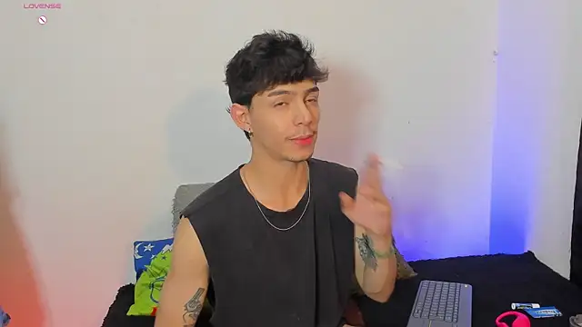 Snapshot of _IanLark chatting on May 19, 11:00 pm IanLark online show from May 19, 11:00 pm