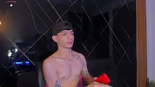 Snapshot of _IanLark chatting on June 3, 4:04 am IanLark online show from June 3, 4:04 am