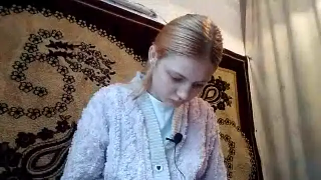 Snapshot of LunaLaday chatting on May 12, 2:52 am LunaLaday online show from May 12, 2:52 am