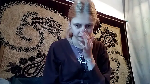 Snapshot of LunaLaday chatting on May 13, 2:53 am LunaLaday online show from May 13, 2:53 am