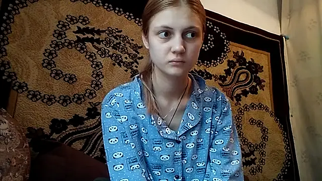 Snapshot of LunaLaday chatting on May 27, 2:30 am LunaLaday online show from May 27, 2:30 am