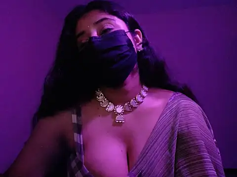 -Queenie online show from June 10, 7:13 pm
