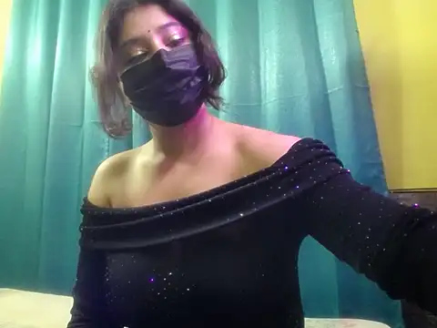-Queenie online show from July 2, 6:47 pm