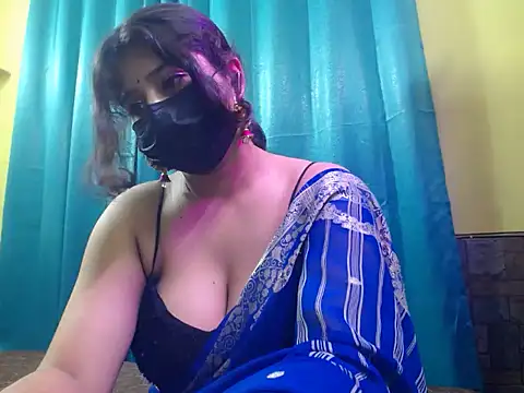 -Queenie online show from July 5, 6:48 pm