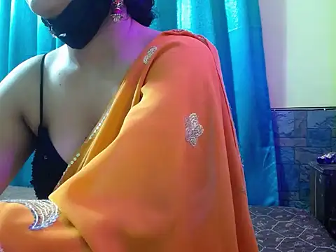 -Queenie online show from July 7, 6:34 pm
