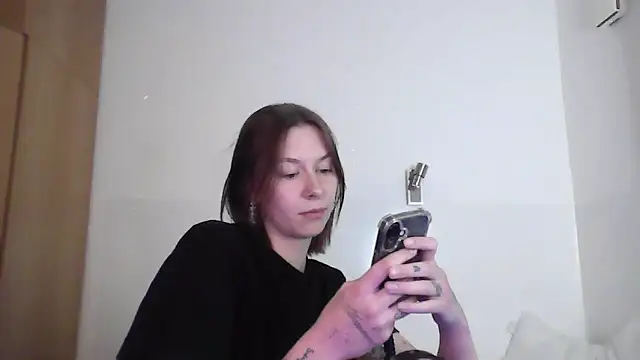 Snapshot of JuicyErika chatting on May 1, 11:20 pm JuicyErika online show from May 1, 11:20 pm