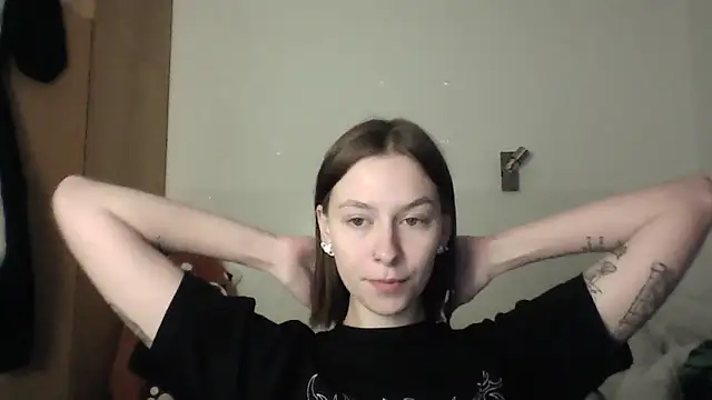 Snapshot of JuicyErika chatting on May 11, 9:23 pm JuicyErika online show from May 11, 9:23 pm