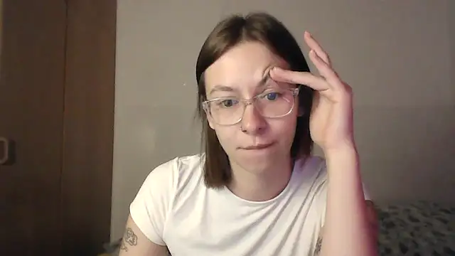 Snapshot of JuicyErika chatting on June 6, 9:19 pm JuicyErika online show from June 6, 9:19 pm