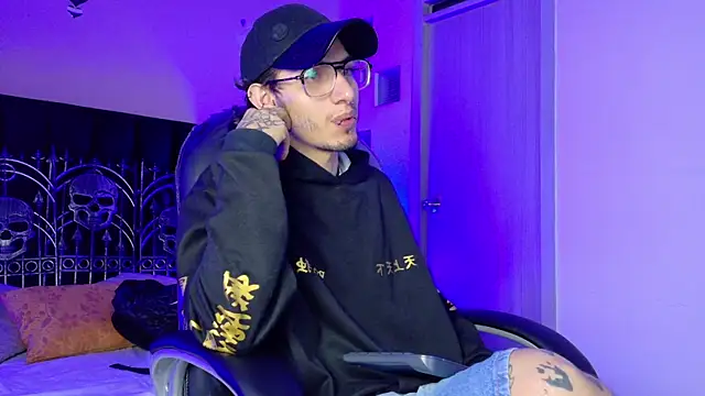 Vergil Noir  online show from June 10, 4:12 am