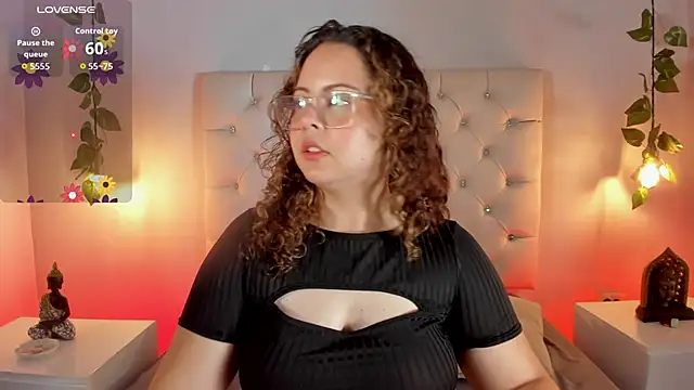 Samantha Greey  online show from May 4, 9:11 pm