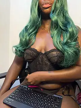 Leylabelle26 online show from July 2, 12:21 am