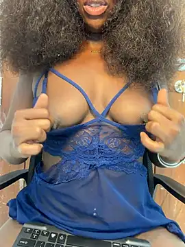 Leylabelle26 online show from July 28, 1:56 am