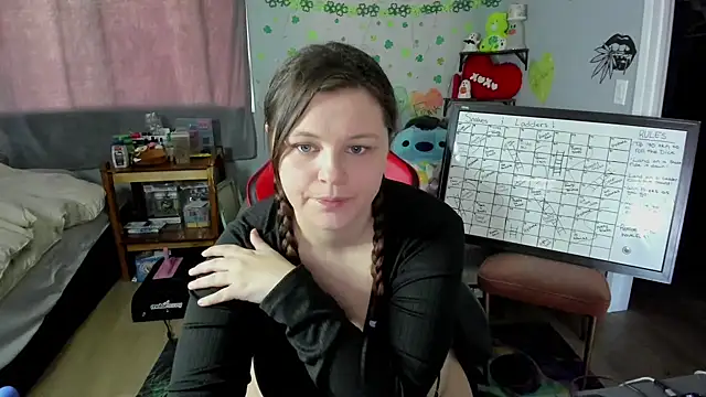 Snapshot of DelilaFields2 chatting on May 1, 5:28 pm DelilaFields2 online show from May 1, 5:28 pm