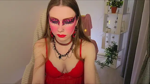 Snapshot of KarenRosee chatting on June 12, 5:01 pm KarenRosee online show from June 12, 5:01 pm