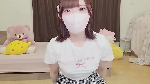 Snapshot of hiyo0001 chatting on June 6, 12:32 pm hiyo0001 online show from June 6, 12:32 pm