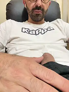 Snapshot of david1783 chatting on June 14, 7:38 pm david1783 online show from June 14, 7:38 pm