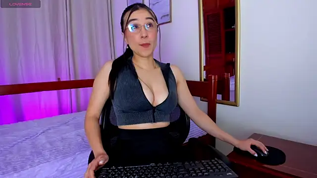 Elisabetta Amour online show from May 25, 10:10 am