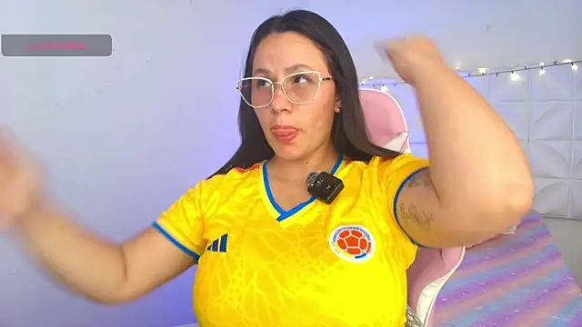 Snapshot of Ivonny_Goldie chatting on June 8, 2:12 am Ivonny Goldie online show from June 8, 2:12 am