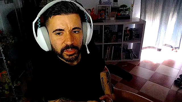 chiquitoconsecreto online show from April 24, 7:33 am