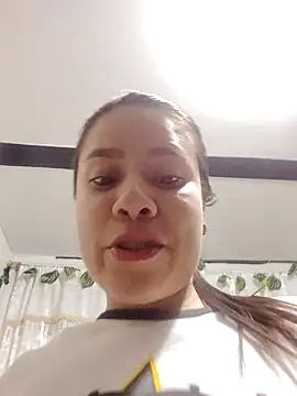 Snapshot of Nicol_Alvarez1 chatting on April 27, 4:21 am Nicol Alvarez1 online show from April 27, 4:21 am