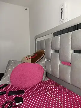 Snapshot of Emiily_Bliss26 chatting on June 6, 1:21 am Emiily Bliss26 online show from June 6, 1:21 am