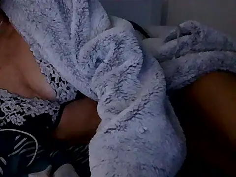 SweetLuc11 online show from June 11, 1:27 am