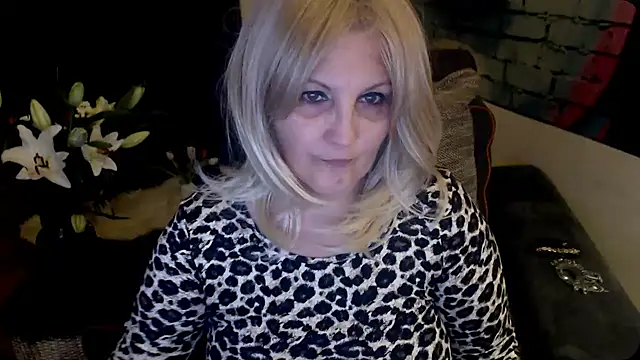 Divineblond online show from February 2, 8:08 pm
