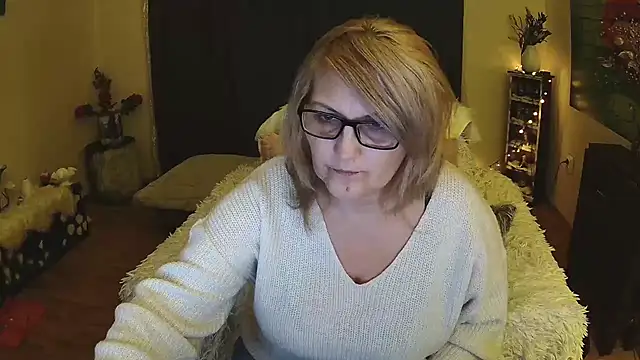 Divineblond online show from February 11, 8:31 pm