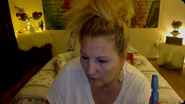 Divineblond online show from March 17, 6:00 pm