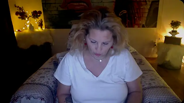 Divineblond online show from March 17, 11:21 pm
