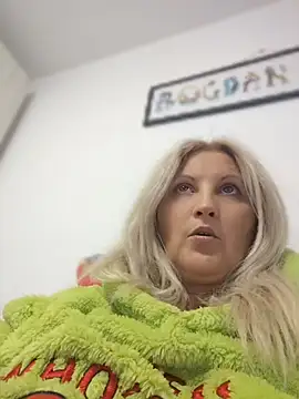 Divineblond online show from April 30, 6:25 pm