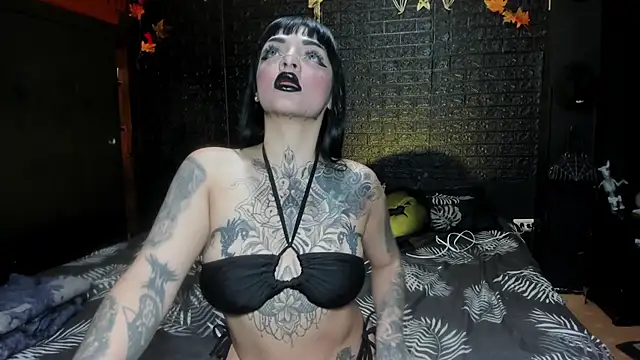 Snapshot of noctara_voss chatting on July 1, 12:23 am noctara voss online show from July 1, 12:23 am