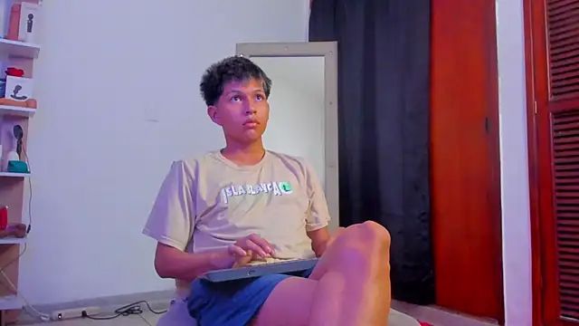 chick angel online show from June 5, 4:41 am