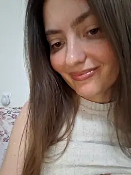 Snapshot of Alba2331 chatting on May 15, 11:28 am Alba2331 online show from May 15, 11:28 am