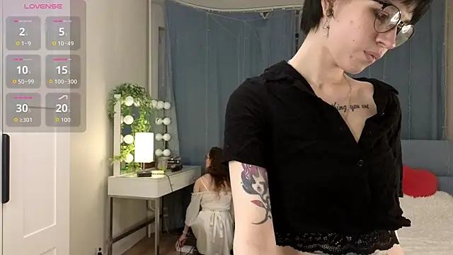 Snapshot of TeaseDealer chatting on May 6, 9:09 pm TeaseDealer online show from May 6, 9:09 pm
