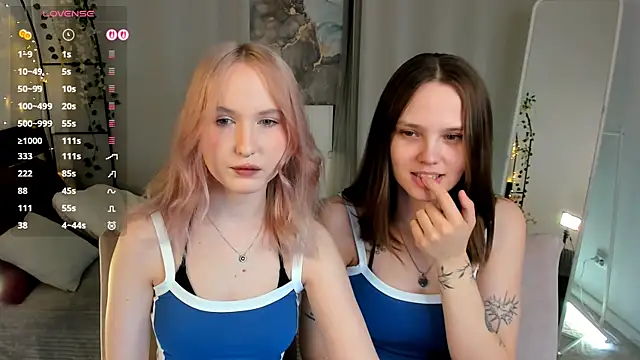 lisaluve online show from April 29, 9:43 pm