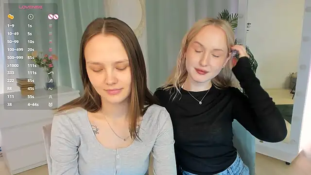 lisaluve online show from June 18, 4:22 pm