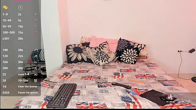 Snapshot of lolacute69_ chatting on June 17, 3:02 pm lolacute69 online show from June 17, 3:02 pm