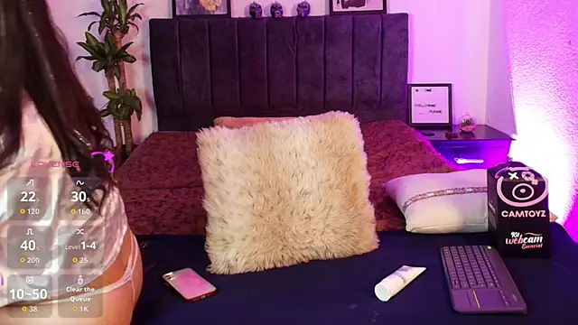 Snapshot of Mia_Collins_21 chatting on June 4, 8:15 pm Mia Collins 21 online show from June 4, 8:15 pm
