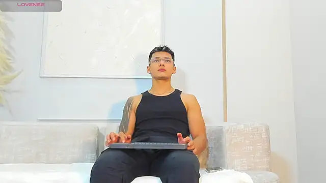 Snapshot of Alan_Salazar chatting on May 28, 5:32 pm Alan Salazar online show from May 28, 5:32 pm