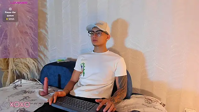 Snapshot of Alan_Salazar chatting on June 12, 5:34 pm Alan Salazar online show from June 12, 5:34 pm