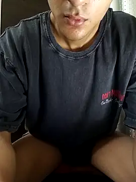Snapshot of skinny_raj chatting on May 16, 7:56 pm skinny raj online show from May 16, 7:56 pm