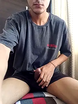Snapshot of skinny_raj chatting on May 19, 4:52 am skinny raj online show from May 19, 4:52 am