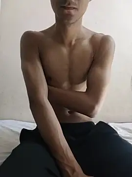 Snapshot of skinny_raj chatting on May 26, 6:37 pm skinny raj online show from May 26, 6:37 pm