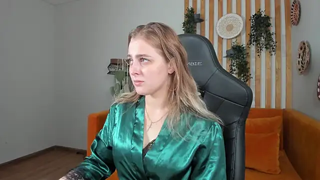 EllaBells online show from July 13, 5:21 am