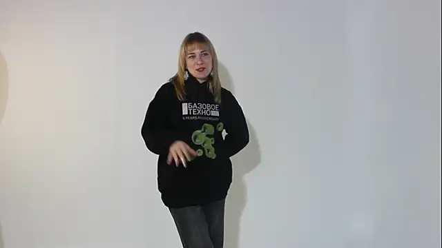 AstrixorLune online show from April 24, 1:02 pm