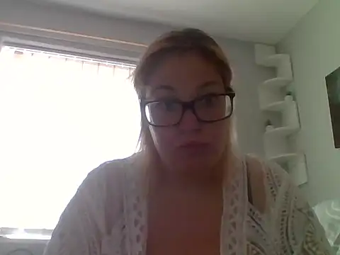 SecretRavenXO online show from June 5, 9:04 am