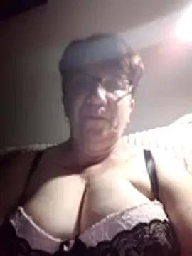 Snapshot of KetQueen101 chatting on June 20, 9:06 pm KetQueen101 online show from June 20, 9:06 pm